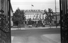 Lengyelország, Varsó, ulica Krakowskie Przedmiescie, szemben az Elnöki Palota., 1958, Lencse Zoltán, palota, Fortepan #54676