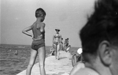 Lengyelország, Sopot, Strand., 1958, Lencse Zoltán, szalmakalap, bikini, Fortepan #54719