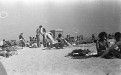 Lengyelország, Sopot, Strand., 1958, Lencse Zoltán, napozás, Fortepan #54723