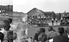 Magyarország, Budapest III., Seregély utca, az MMG (Mechanikai Mérőműszerek Gyára) sportpályája., 1958, Lencse Zoltán, torna, rontott fotó, Budapest, kettős expozíció, emberi piramis, Fortepan #54797