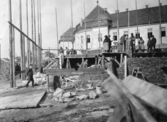 Hungary, Győr, Baross Gábor út, az építkezés mögött a Gárdonyi Géza Polgári Fiúiskola., 1930, Jurányi Attila, school, construction, hands behind the back, Fortepan #54907