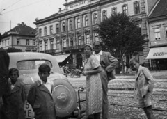 Szlovákia, Kassa, Hlavná ulica, Schalkház Szálló., 1939, Párdányi Miklós, Opel-márka, szálloda, erkély, kockakő, rendszám, pótkerék, eklektikus építészet, napellenző, Frey Lajos-terv, Fortepan #54934