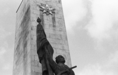 Magyarország, Gellérthegy, Budapest XI., a Felszabadulási Emlékmű (Kisfaludi Strobl Zsigmond) "Felszabadító szovjet katona" mellékalakja.
, 1988, Vova, szovjet emlékmű, Budapest, Kisfaludi Strobl Zsigmond-terv, Fortepan #55004