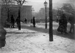 Magyarország, Budapest V., Deák Ferenc tér, az Adria-palota építkezése., 1913, Magyar Bálint, tél, hó, építkezés, Budapest, kerékpár, Fortepan #55302