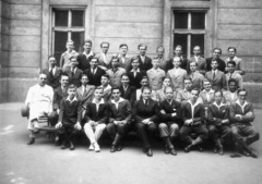 Hungary, Budapest I., Verbőczy István (később Petőfi Sándor) Gimnázium udvara., 1932, Magyar Bálint, class photo, tableau, Budapest, cross-legged sitting, arms crossed over the chest, Fortepan #55333