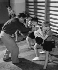 Hungary, Budapest, Papp László háromszoros olimpiai bajnok, későbbi profi Európa bajnok ökölvívó., 1958, Magyar Bálint, celebrity, boxing, gym, parquet floor, wall-bars, olympic champion, Fortepan #55392