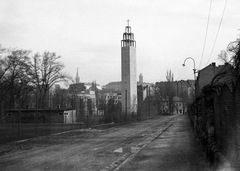 Magyarország, Városmajor, Budapest XII., Maros utca - Szamos utca sarok, háttérben a Jézus Szíve-templom (Árkay Aladár és Árkay Bertalan)., 1938, Magyar Bálint, templom, modern építészet, Budapest, Árkay Aladár-terv, Árkay Bertalan-terv, Fortepan #55433