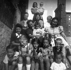 1935, Magyar Bálint, sitting on stairs, family, kids, Fortepan #55502