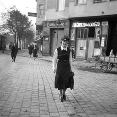 Magyarország, Budapest XII., Hajnóczy József (Bors) utca torkolata a Krisztina körútnál., 1937, Magyar Bálint, üzlet, szekér, cukrászda, kockakő, kézikocsi, Édességbolt, étkező, kávézó, diák, Budapest, Fortepan #55581