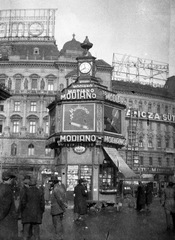 Hungary, Budapest XIII., Nyugati (Berlini) tér, "Banán sziget"., 1936, Magyar Bálint, ad, watch, neon sign, tobacco shop, Budapest, Fortepan #55582