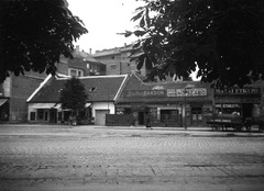 Hungary, Budapest XII., Krisztina körút, Magyar Jakobinusok tere (Endresz György tér). A háttérben a Városmajor utca 3/a udvari szárnya látszik., 1932, Magyar Bálint, sign-board, Dreher-brand, street view, beer, pub, tailors, canteen, Budapest, Fortepan #55597