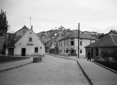 Hungary, Pécs, Ágoston tér, szemben a Havihegyi kápolna., 1935, Magyar Bálint, shop, restaurant, chapel, Fortepan #55599