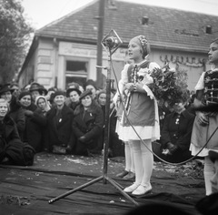 Slovakia, Galanta, a magyar csapatok bevonulása idején., 1938, Magyar Bálint, territorial gain, folk costume, microphone, speech, Fortepan #55833