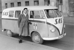 Magyarország, Budapest V., Apáczai Csere János utca., 1960, Fortepan, portré, repülés, Volkswagen-márka, mikrobusz, rendszám, Volkswagen Typ2, SAS légitársaság, Budapest, Volkswagen Transporter 1, Fortepan #5585