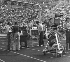 Magyarország, Népstadion, Budapest XIV., angol-magyar labdarúgó VB-selejtező. "Inzert-kamera"., 1981, Rádió és Televízió Újság, Komáromi Gábor, Magyar Televízió, Budapest, tévékamera, sportpálya, Fortepan #56061