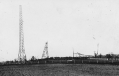 Magyarország, Székesfehérvár, Sóstó, az adóállomás második 30 m-es antennatornyának beemelésekor., 1930, Rádió és Televízió Újság, rádiózás, Fortepan #56130