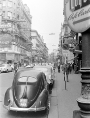 Ausztria, Bécs, Kärntner Strasse, balra a sarkon az Astoria hotel., 1966, Fortepan, német gyártmány, utcakép, neonreklám, Volkswagen-márka, automobil, rendszám, Volkswagen Bogár, Fortepan #5618