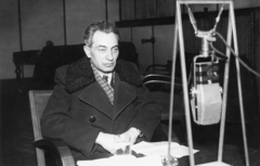 Hungary, Budapest VIII., Gerő Ernő a Magyar Rádió stúdiójában., 1955, Rádió és Televízió Újság, Budapest, Hungarian Radio, politician, Fortepan #56202