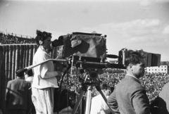 Magyarország, Népstadion, Budapest XIV., közvetítőállás., 1960, Rádió és Televízió Újság, tömeg, fejhallgató, Magyar Televízió, Budapest, Fortepan #56490