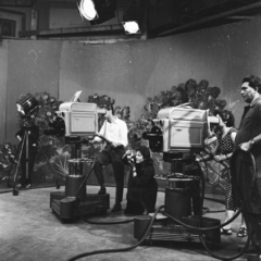 Magyarország, Budapest V., MTV stúdió., 1965, Rádió és Televízió Újság, fényképezőgép, reflektor, Magyar Televízió, tévékamera, Budapest, Fortepan #56515