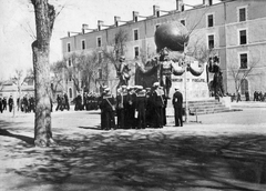 Algiers, Sidi Bel Abbes, Az elesett légiósok emlékműve (Monument aux Morts de la Légion Etrangère)., 1935, Balassa Péter, label, sailor, sculpture, monument, Fortepan #56604