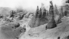 Spanyolország,Kanári-szigetek,Tenerife, Paisaje Lunar (Holdbéli táj) a Teide vulkán déli lejtőjén., 1933, Balassa Péter, kirándulás, hegyoldal, szikla, Fortepan #56653