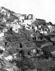 Spanyolország,Kanári-szigetek, Santa María de Guía de Gran Canaria, La Atalaya, barlanglakások., 1934, Balassa Péter, hegyoldal, barlanglakás, Fortepan #56658