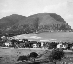 Olaszország, Palermo, Mondello öböl az Ercta domb felől nézve., 1934, Balassa Péter, látkép, vízpart, hegyoldal, Fortepan #56730