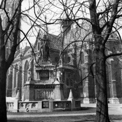 Magyarország, budai Vár, Budapest I., Szent István szobra (Stróbl Alajos, 1906.) a Mátyás-templom és a Halászbástya között., 1940, Góg Emese, lovas szobor, Szent István-ábrázolás, Budapest, Fortepan #56827