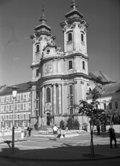 Magyarország, Eger, Dobó István tér, Minorita templom., 1971, Piarista Levéltár/Holl Béla, templom, barokk-stílus, katolikus, szoborcsoport, Dobó István-ábrázolás, Ferences rend, rokokó stílus, torony, Fortepan #56965