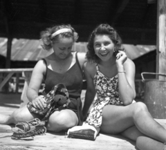 1932, Karabélyos Péter, women, double portrait, sandal, Fortepan #57126