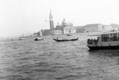 Olaszország, Velence, a San Giorgio Maggiore sziget a Szent Márk tér felől nézve., 1980, Karabélyos Péter, motorcsónak, sziget, gondola, Fortepan #57161