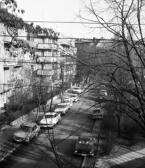 Magyarország, Budapest XII., Hollósy Simon utca, balra a 23. sz. ház., 1975, Karabélyos Péter, német gyártmány, Opel-márka, automobil, Opel Rekord P2, Budapest, Fortepan #57219