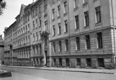 Magyarország, Budapest II., Jurányi utcai iskola, ekkor a Hámán Kató leánygimnázium és Földes Ferenc közgazdasági technikum volt az épületben., 1965, Karabélyos Péter, iskola, Budapest, Fortepan #57241