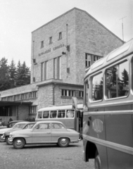 Szlovákia,Magas-Tátra, Tátralomnic, 1965, Karabélyos Péter, Csehszlovákia, autóbusz, Skoda-márka, MÁVAUT-szervezet, Ikarus 31/311, helységnév tábla, Tátra hegység, Dušan Jurkovič-terv, Fortepan #57255