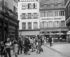 Franciaország, Strasbourg, Place de la Cathédrale a Rue des Hallebardes felé nézve., 1980, Karabélyos Péter, Fortepan #57272