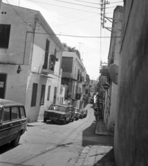 Spanyolország, Sitges, Carrer de Sant Gaudenci a Carrer de Sant Bartomeu kereszteződésétől délnyugati irányba nézve., 1980, Karabélyos Péter, Fortepan #57274