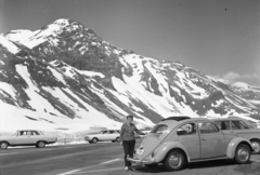 Ausztria, Grossglockner-Hochalpenstrasse, parkoló a Hochtor Tunnel északi oldalán., 1968, Karabélyos Péter, Volkswagen Bogár, Fortepan #57280