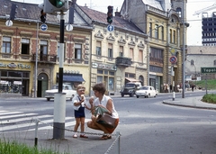 Magyarország, Veszprém, Szabadság tér., 1975, Karabélyos Péter, színes, Trabant-márka, utcakép, Skoda-márka, fagylalt, Fortepan #57326