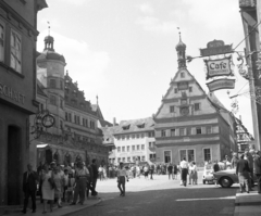 Németország, Rothenburg ob der Tauber, a Marktplatz az Obere Schmiedgasse felől nézve., 1960, Karabélyos Péter, Fortepan #57489