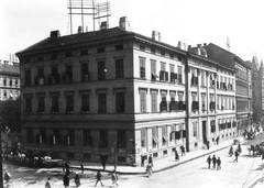 Magyarország, Budapest VI., Liszt Ferenc tér - Király utca sarok. A képen látható Vakok Intézete helyén ma a Zeneakadémia áll. A felvétel 1893 és 1900 között készült., 1900, Fortepan, Klösz György, zsalugáter, Budapest, Fortepan #57555