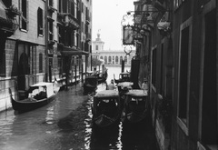 Olaszország, Velence, Rio de San Moise, szemben a Canal Grande túloldalán a Punta della Dogana., 1933, Szathmáry István, cégtábla, gondola, csatorna, orrdísz, Fortepan #57783