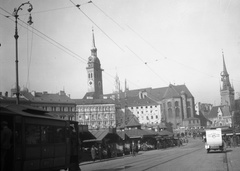 Németország, München, Viktualienmarkt. Szemben a Szent Péter-templom, jobbra a régi városháza (Altes Rathaus) tornya., 1933, Szathmáry István, templom, piac, villamos, lámpaoszlop, középület, Jörg von Halspach-terv, Fortepan #57791