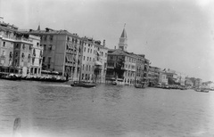 Olaszország, Velence, Canal Grande, háttérben a Szent Márk-székesegyház harangtornya., 1933, Szathmáry István, csónak, gondola, harangtorony, Fortepan #57796