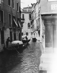 Olaszország, Velence, Rio de San Moise, jobbra a Campo San Moise., 1933, Szathmáry István, gondola, házszám, Fortepan #57797