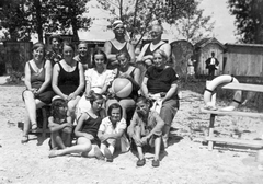 1935, Botár Angéla, beach, bathing suit, tableau, women, men, swim belt, beach ball, kids, Fortepan #57894