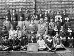 1929, Botár Angéla, class photo, girls' class, teacher, board, date label, Fortepan #57908