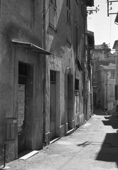 France, Biot, Rue de la Poisonnerie., 1958, Pierre Varga, street view, venetian blind, Fortepan #57971