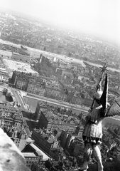 Franciaország, Lyon, kilátás a városra a Notre-Dame de Fourvière bazilika tornyából., 1960, Pierre Varga, szobor, Fortepan #58018