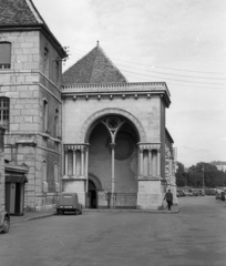 Franciaország, Besançon, Rue Claude Goudimel, a református Szentlélek templom bejárata., 1960, Pierre Varga, templom, francia gyártmány, Citroen-márka, automobil, Citroen 2CV, Fortepan #58024